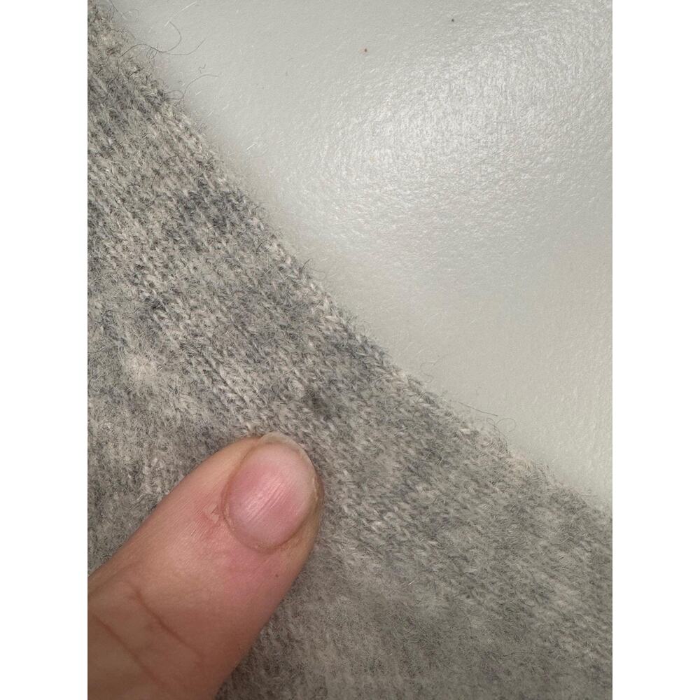 27 Miles Sweater Womens Medium Gray V Neck Fuzzy Knit Pullover Cozy Casual - Picture 10 of 12